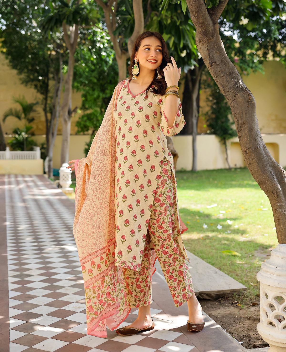 Gulabo Off White Printed Cotton Suit Set