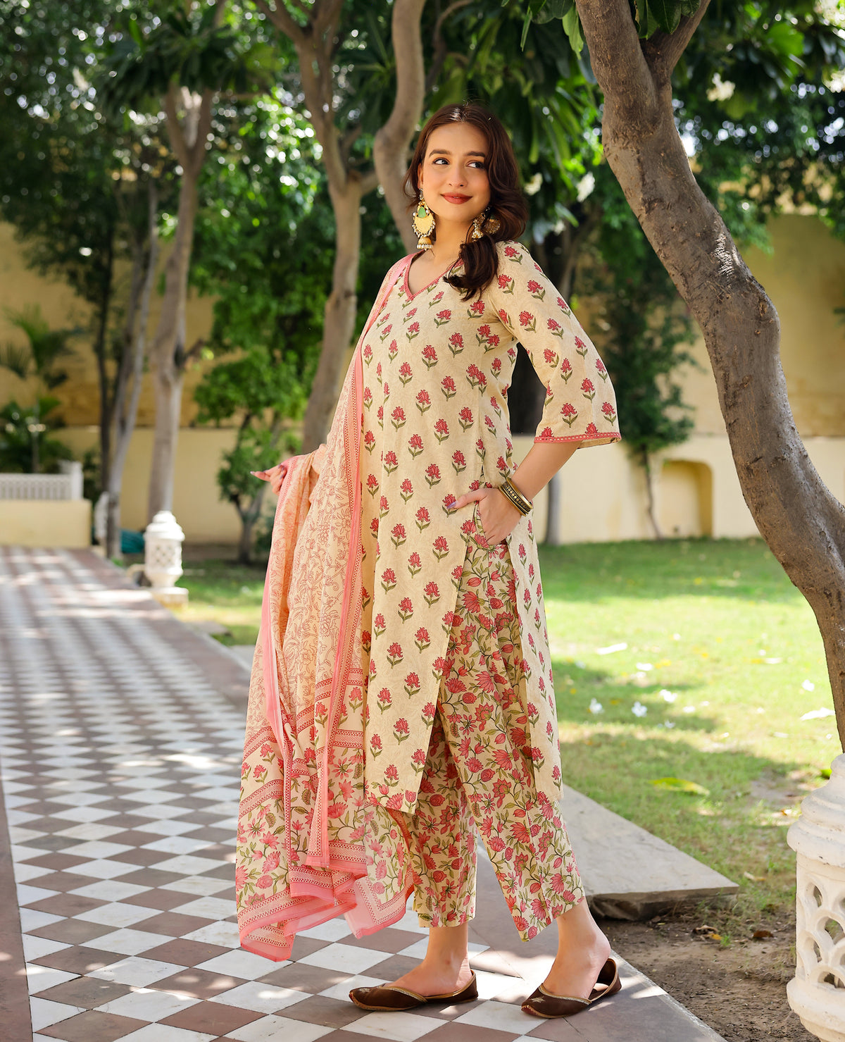 Gulabo Off White Printed Cotton Suit Set