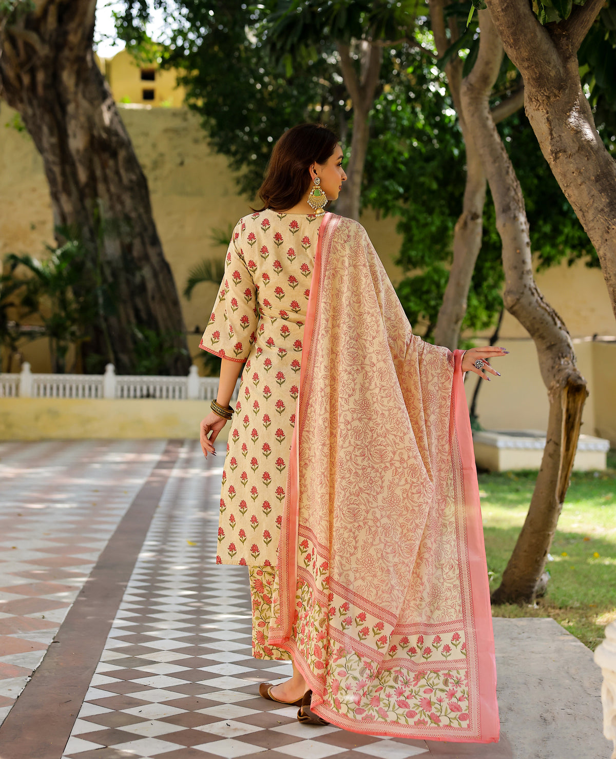 Gulabo Off White Printed Cotton Suit Set